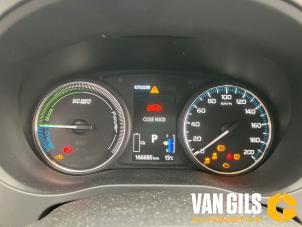 Mitsubishi Outlander 2.0 16V PHEV 4x4 Vehículo de desguace (2016, Gris)