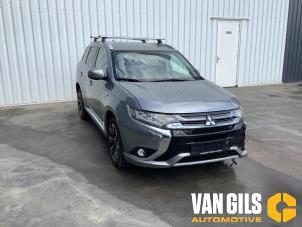 Mitsubishi Outlander 2.0 16V PHEV 4x4 Vehículo de desguace (2016, Gris)