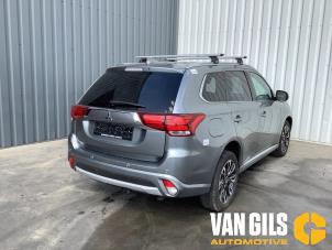 Mitsubishi Outlander 2.0 16V PHEV 4x4 Vehículo de desguace (2016, Gris)