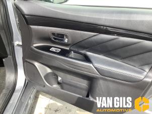 Mitsubishi Outlander 2.0 16V PHEV 4x4 Vehículo de desguace (2016, Gris)