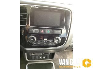Mitsubishi Outlander 2.0 16V PHEV 4x4 Vehículo de desguace (2016, Gris)