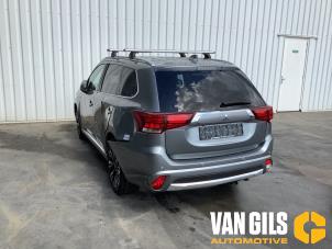 Mitsubishi Outlander 2.0 16V PHEV 4x4 Vehículo de desguace (2016, Gris)