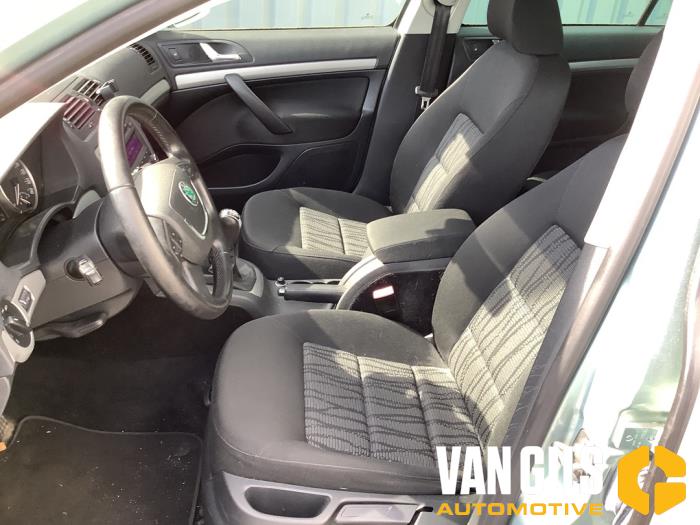 Skoda Octavia Combi 2.0 TDI PDF Vehículo de desguace (2010, Azul)