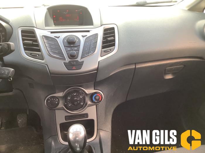 Ford Fiesta 6 1.25 16V Schrottauto (2011, Weiß)
