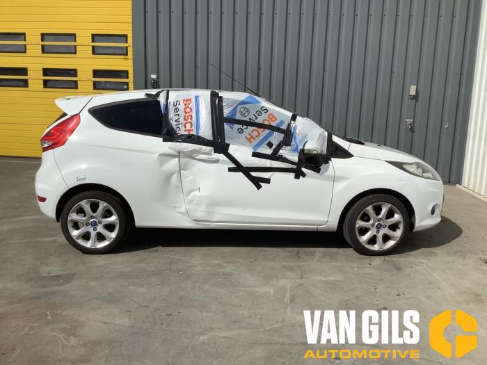 Ford Fiesta 6 1.25 16V Schrottauto (2011, Weiß)