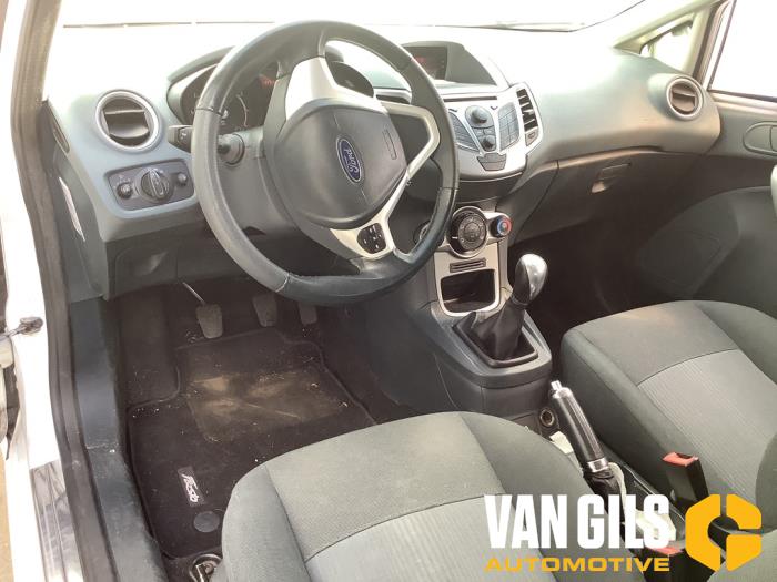 Ford Fiesta 6 1.25 16V Schrottauto (2011, Weiß)