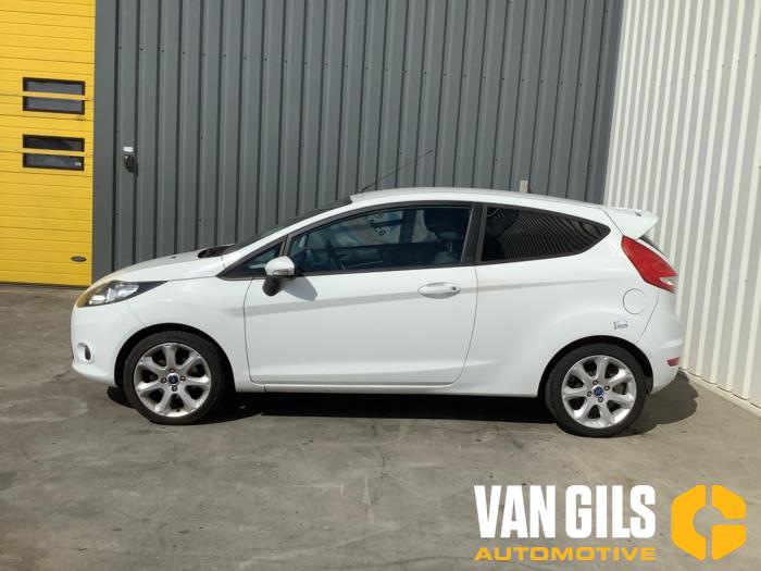 Ford Fiesta 6 1.25 16V Schrottauto (2011, Weiß)