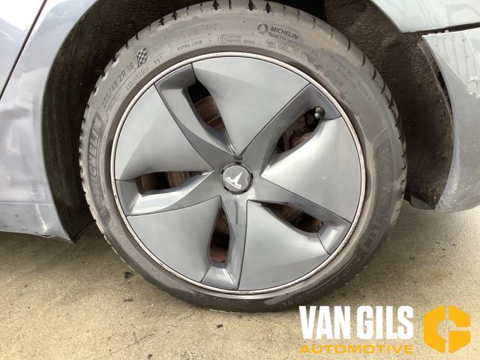 Tesla Model 3 Long Range, Performance AWD Schrottauto (2019, Grau)