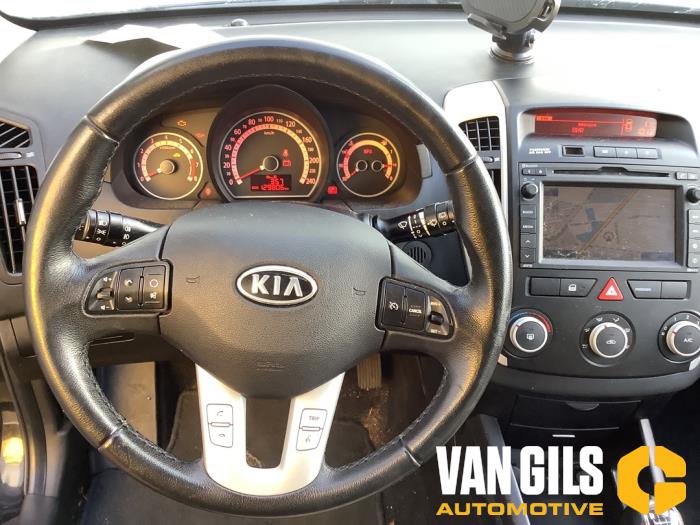 Kia Cee'd Sporty Wagon 1.4 16V Skrotfordon (2011, ZWART)