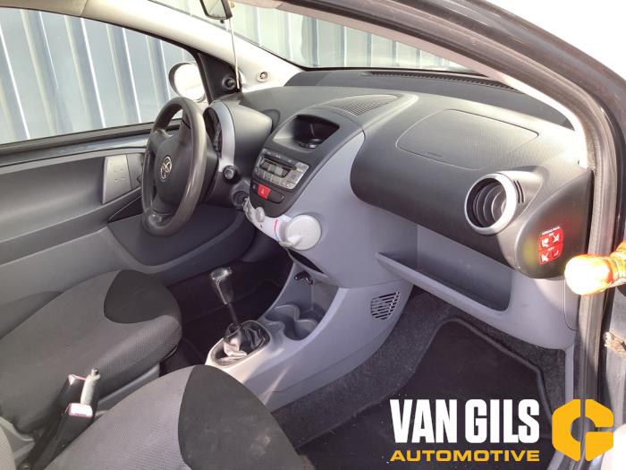 Toyota Aygo 1.0 12V VVT-i Salvage vehicle (2007, Gray)