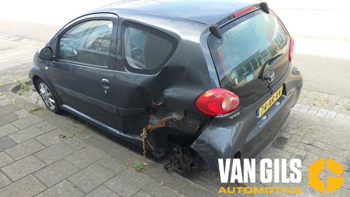Toyota Aygo 1.0 12V VVT-i Salvage vehicle (2007, Gray)