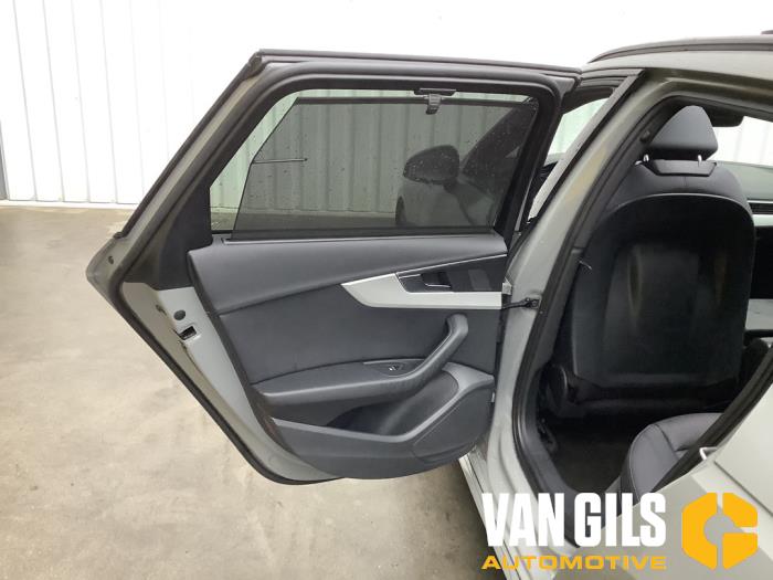 Audi A4 Avant 2.0 40 TFSI Mild hybrid 16V Épave (2021, Gris)