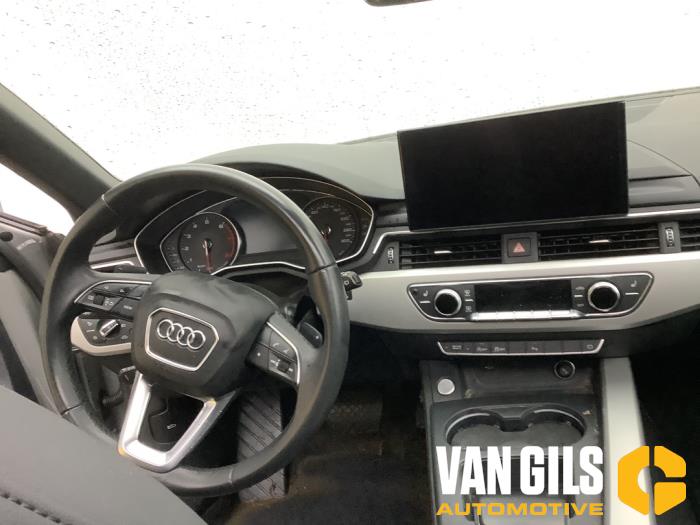 Audi A4 Avant 2.0 40 TFSI Mild hybrid 16V Épave (2021, Gris)