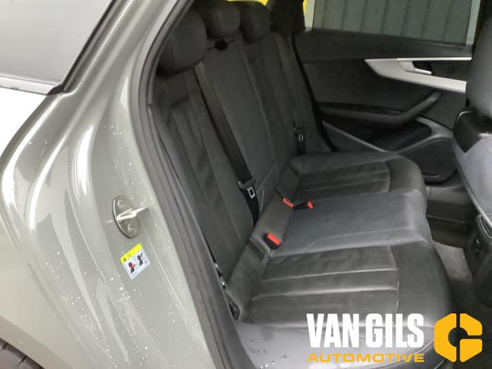 Audi A4 Avant 2.0 40 TFSI Mild hybrid 16V Épave (2021, Gris)