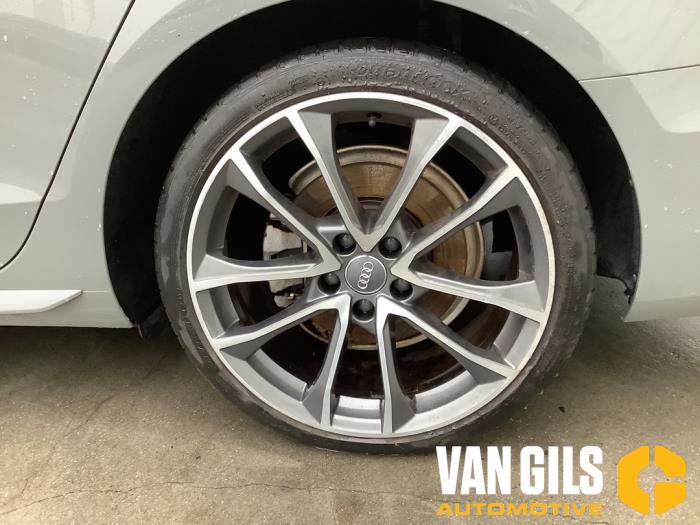 Audi A4 Avant 2.0 40 TFSI Mild hybrid 16V Épave (2021, Gris)