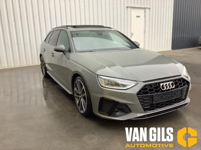 Audi A4 Avant 2.0 40 TFSI Mild hybrid 16V Épave (2021, Gris)