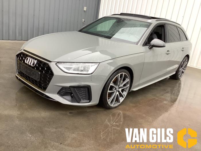 Audi A4 Avant 2.0 40 TFSI Mild hybrid 16V Épave (2021, Gris)