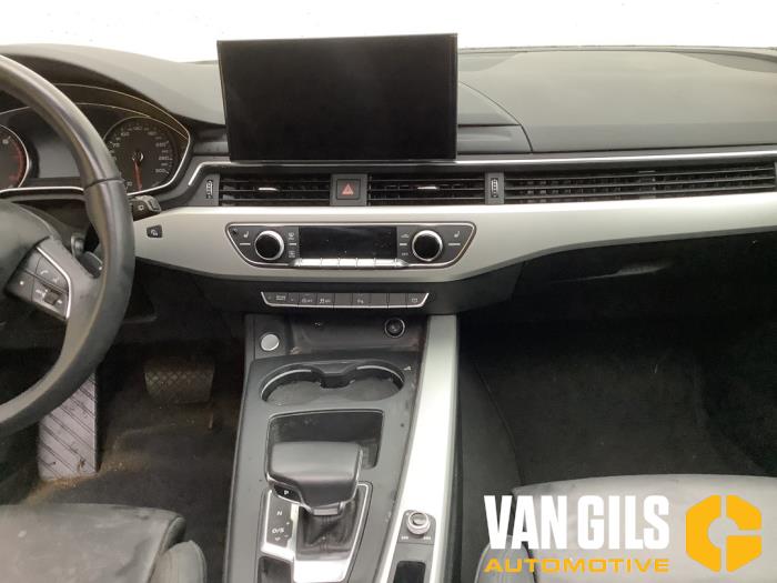 Audi A4 Avant 2.0 40 TFSI Mild hybrid 16V Épave (2021, Gris)