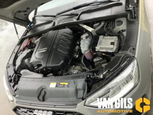Audi A4 Avant 2.0 40 TFSI Mild hybrid 16V Épave (2021, Gris)