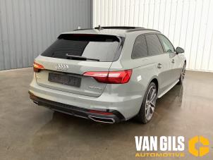 Audi A4 Avant 2.0 40 TFSI Mild hybrid 16V Épave (2021, Gris)