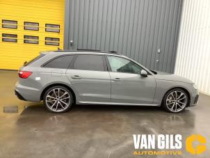 Audi A4 Avant 2.0 40 TFSI Mild hybrid 16V Épave (2021, Gris)