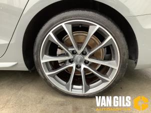 Audi A4 Avant 2.0 40 TFSI Mild hybrid 16V Épave (2021, Gris)
