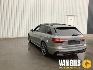 Audi A4 Avant 2.0 40 TFSI Mild hybrid 16V Épave (2021, Gris)
