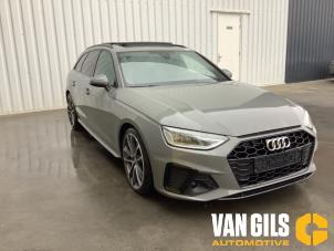 Audi A4 Avant 2.0 40 TFSI Mild hybrid 16V Épave (2021, Gris)
