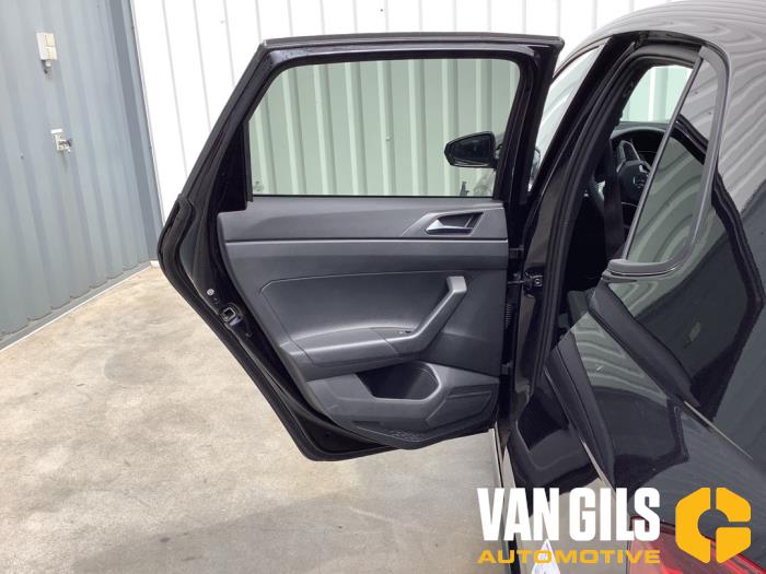 Volkswagen Polo VI 1.0 TSI 12V Vehículo de desguace (2024, Negro)