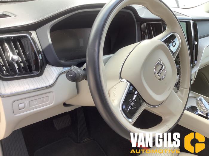Volvo XC60 II 2.0 T8 16V Recharge, Twin Engine AWD Vehículo de desguace (2020, Negro)
