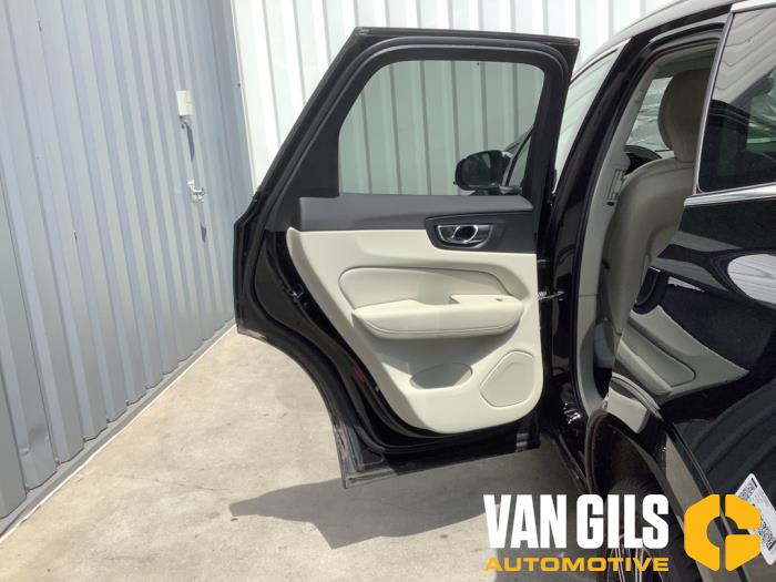 Volvo XC60 II 2.0 T8 16V Recharge, Twin Engine AWD Vehículo de desguace (2020, Negro)