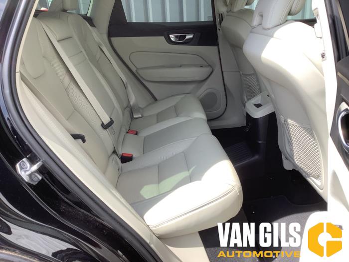 Volvo XC60 II 2.0 T8 16V Recharge, Twin Engine AWD Vehículo de desguace (2020, Negro)