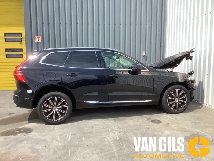 Volvo XC60 II 2.0 T8 16V Recharge, Twin Engine AWD Vehículo de desguace (2020, Negro)