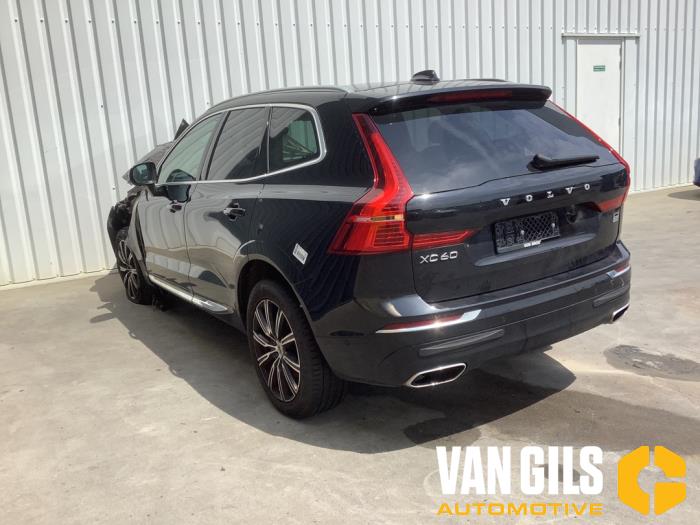 Volvo XC60 II 2.0 T8 16V Recharge, Twin Engine AWD Vehículo de desguace (2020, Negro)