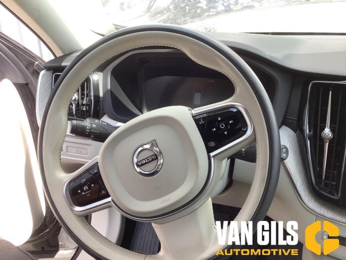 Volvo XC60 II 2.0 T8 16V Recharge, Twin Engine AWD Vehículo de desguace (2020, Negro)
