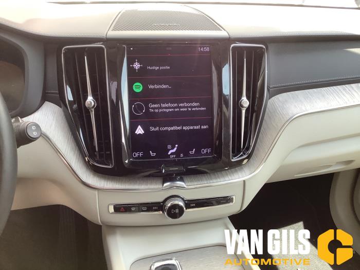 Volvo XC60 II 2.0 T8 16V Recharge, Twin Engine AWD Vehículo de desguace (2020, Negro)