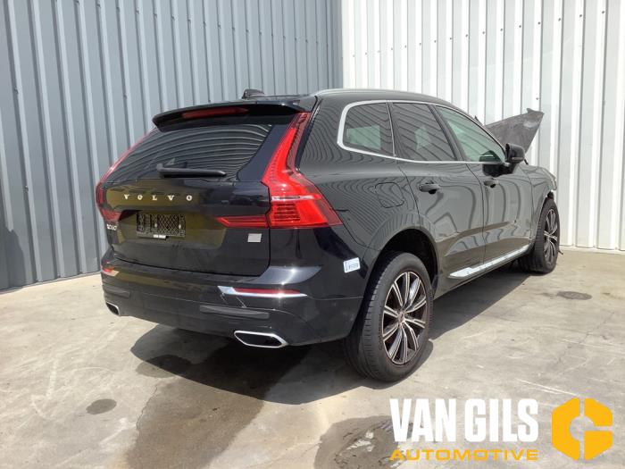 Volvo XC60 II 2.0 T8 16V Recharge, Twin Engine AWD Vehículo de desguace (2020, Negro)