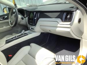 Volvo XC60 II 2.0 T8 16V Recharge, Twin Engine AWD Vehículo de desguace (2020, Negro)