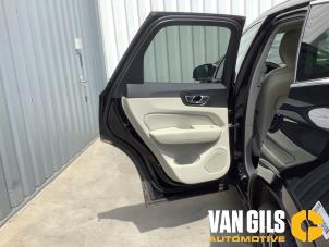 Volvo XC60 II 2.0 T8 16V Recharge, Twin Engine AWD Vehículo de desguace (2020, Negro)