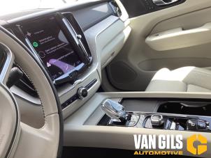 Volvo XC60 II 2.0 T8 16V Recharge, Twin Engine AWD Vehículo de desguace (2020, Negro)