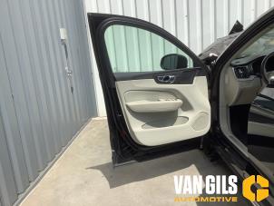 Volvo XC60 II 2.0 T8 16V Recharge, Twin Engine AWD Vehículo de desguace (2020, Negro)