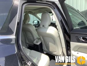 Volvo XC60 II 2.0 T8 16V Recharge, Twin Engine AWD Vehículo de desguace (2020, Negro)