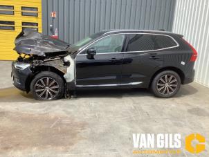 Volvo XC60 II 2.0 T8 16V Recharge, Twin Engine AWD Vehículo de desguace (2020, Negro)
