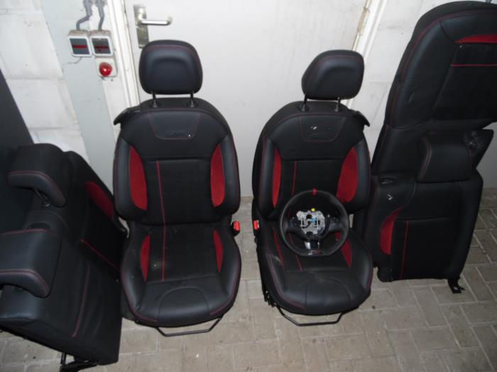 Peugeot 208 I 1.6 16V GTI Épave (2013, Rouge)