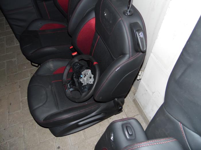 Peugeot 208 I 1.6 16V GTI Épave (2013, Rouge)