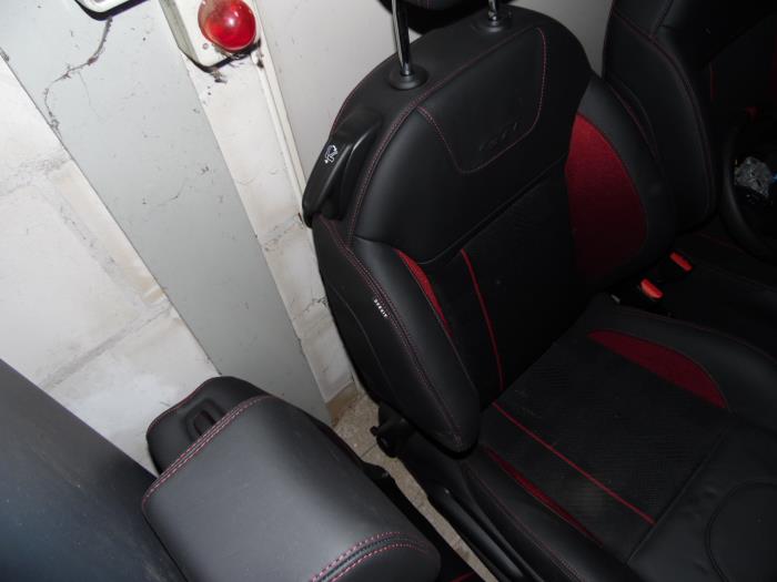 Peugeot 208 I 1.6 16V GTI Épave (2013, Rouge)