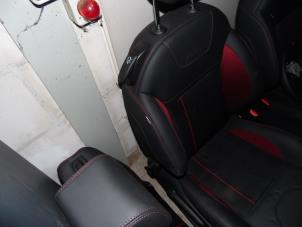 Peugeot 208 I 1.6 16V GTI Épave (2013, Rouge)