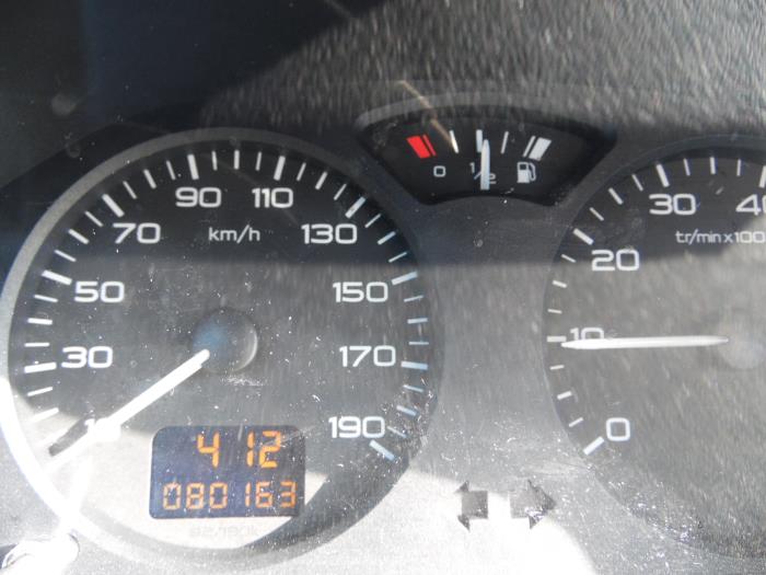 Peugeot 106 II 1.1 XN,XR,XT,Accent Épave (2003, Bleu)