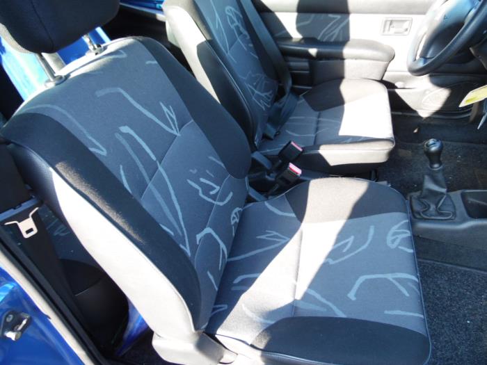 Peugeot 106 II 1.1 XN,XR,XT,Accent Épave (2003, Bleu)