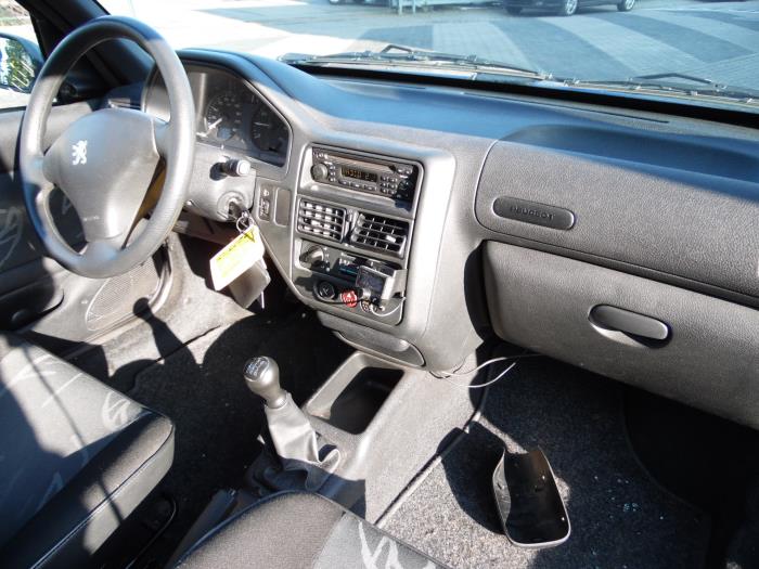 Peugeot 106 II 1.1 XN,XR,XT,Accent Épave (2003, Bleu)
